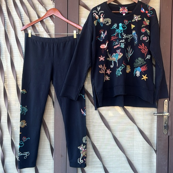 🌺 Johnny Was Embroidered Zoe Sweatshirt Tunic Top and Matching Leggings 🌺 - Picture 1 of 16